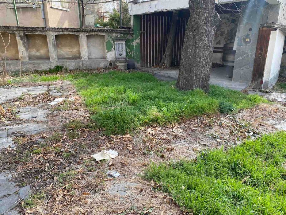 КЪЩА с РЗП 160 кв.м., двор 566 кв.м., град Карлово