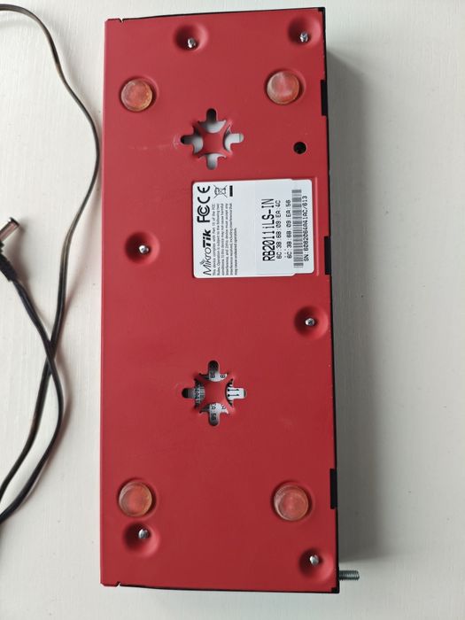 Маршрутизатор MikroTik RouterBoard RB2011iLS-IN