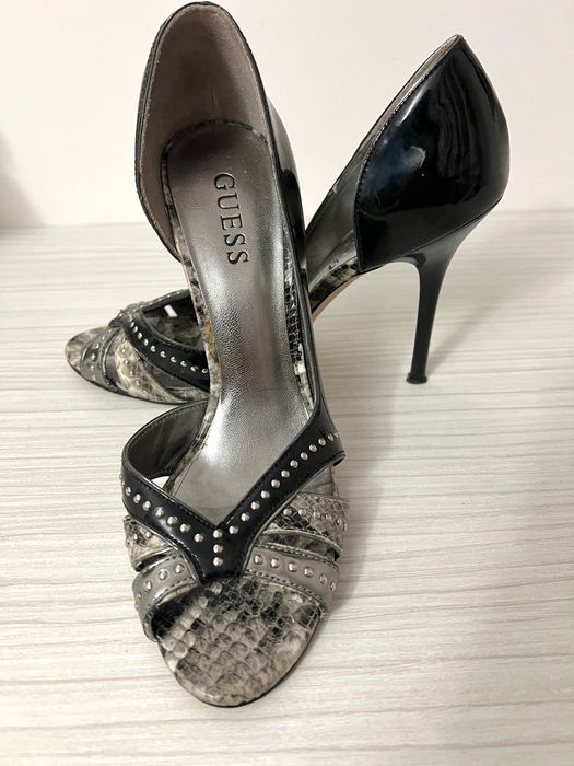 Guess обувки номер 38
