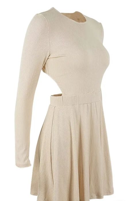 Дамска рокля с гол гръб