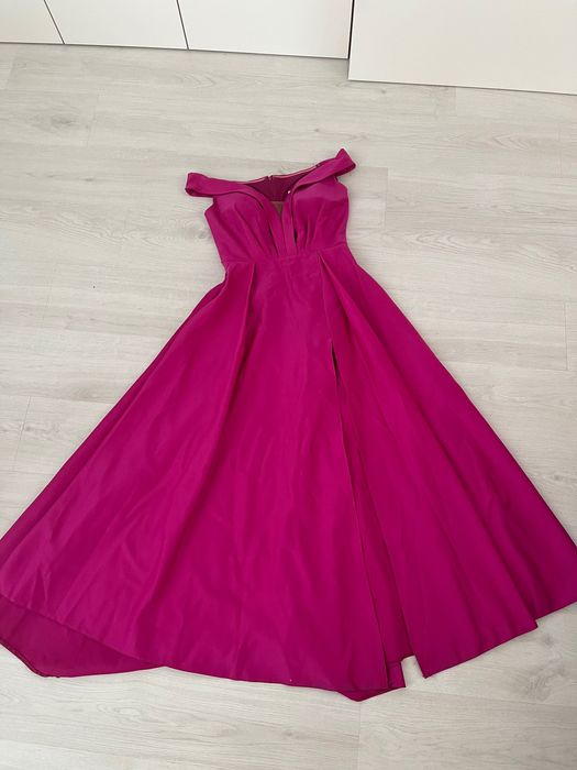 Официална дамска рокля в страхотен цвят