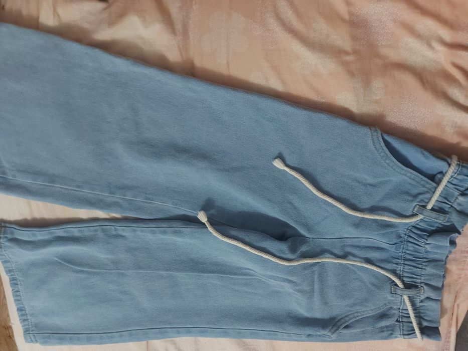 Джинсы на девочку  7-8 лет