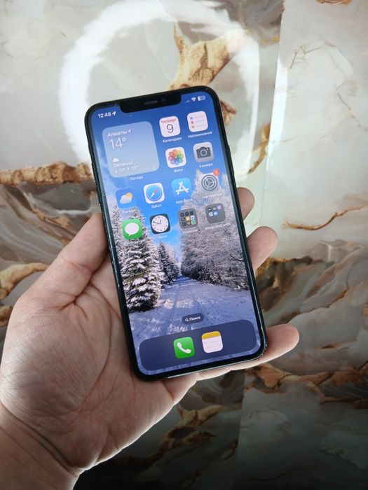 В продаже Айфон 11 про мах.