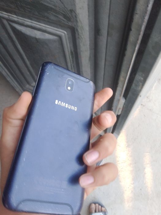 Samsung j 7 pro.