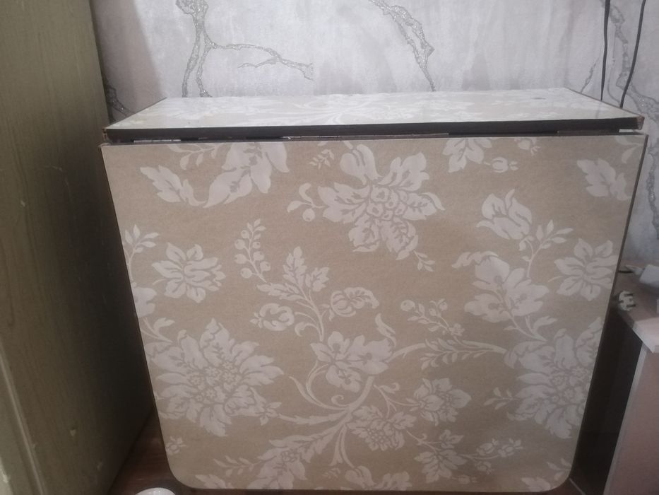 Продам стол книжка