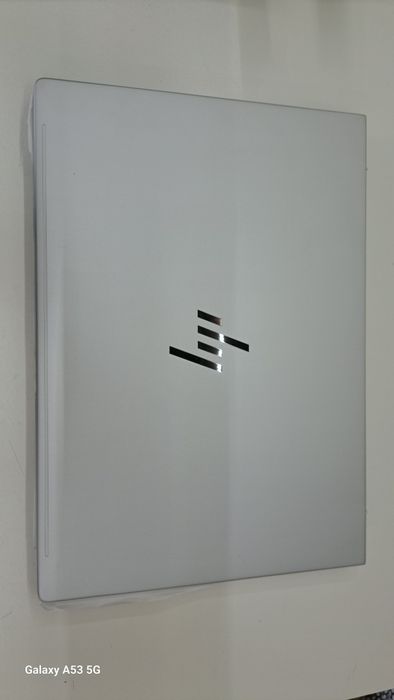 Vand laptop ultima generație de la HP