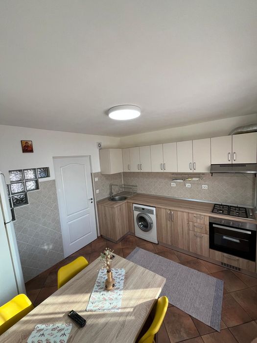 Închirierz apartament 3 camere decomandat