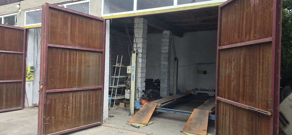 Сдам в аренду помещение под склад или под СТО с 4 стоячным подъемник