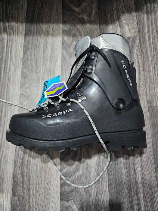 Продам альпинистские ботинки