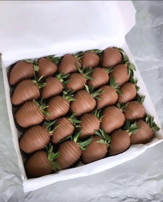 Qulupnay va shokolad 8 mart