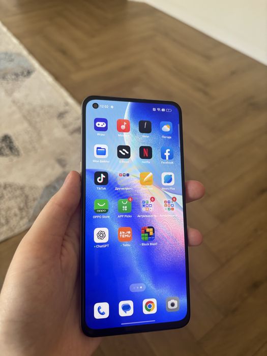 Телефон OPPPO Reno5
