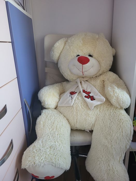 Голям плюшен мечок