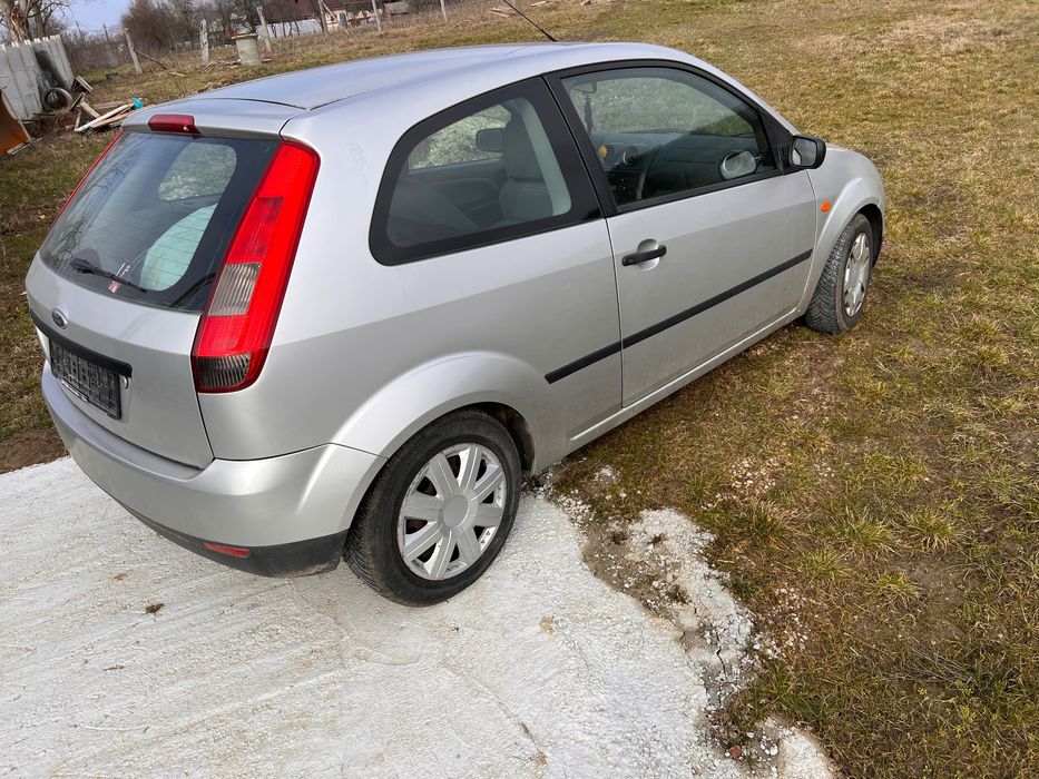 Fost fiestă 1.4 benzină 800€