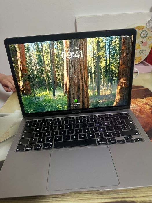 McBook Air 2020 laptop