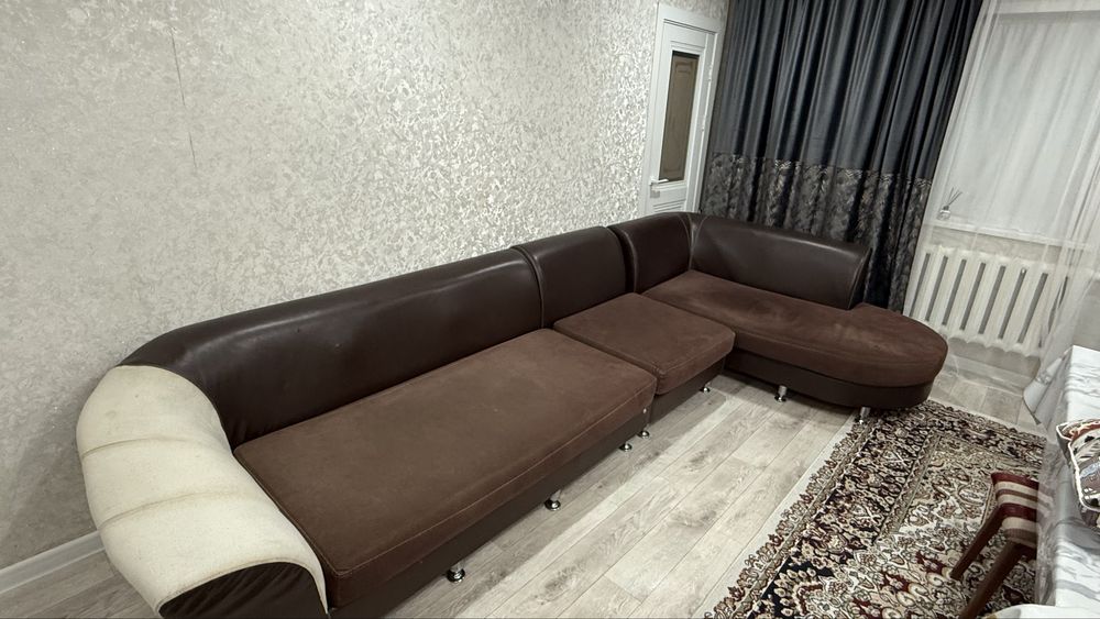 Диван 4 м в длину и после угла 2 м