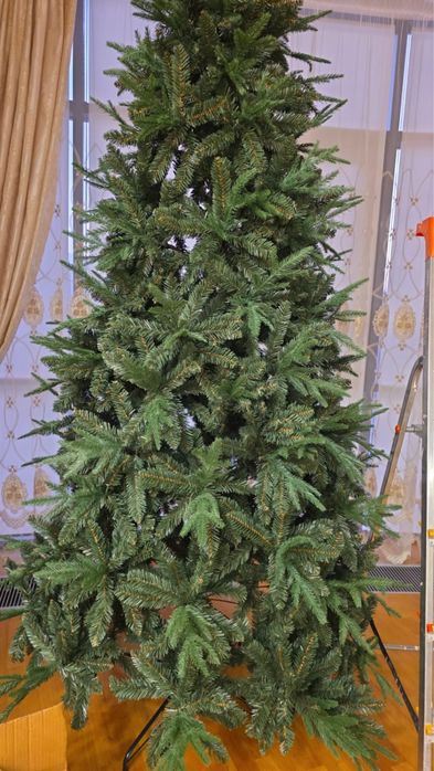 Продам искусственную елку 2.4м