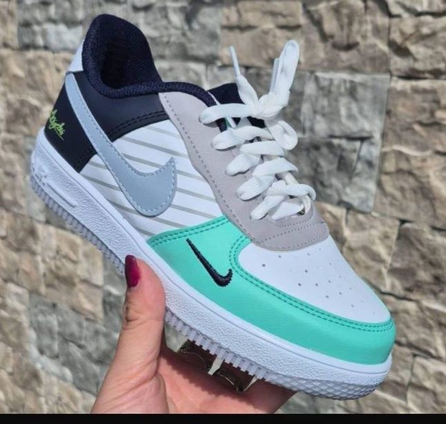 Adidasi fetite și baieti