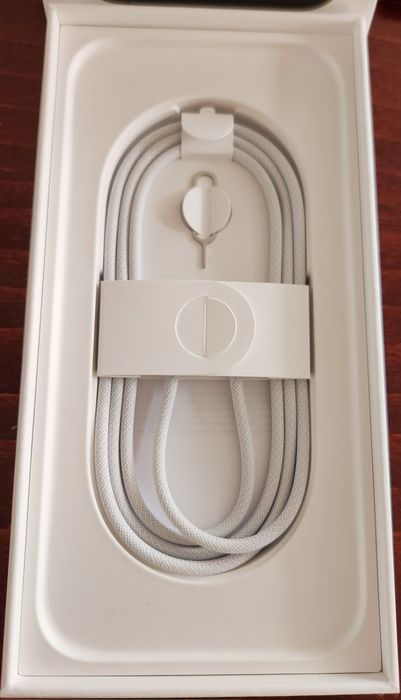 Iphone 16 pro max desert titanium, 1TB + кейсове