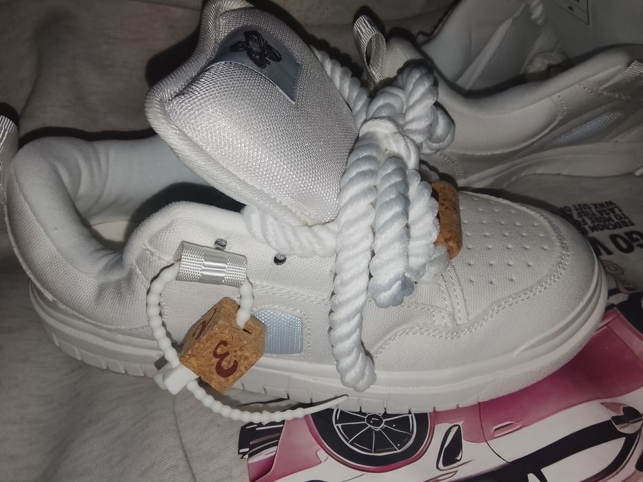 Новые, модные, дутые кроссовки для девушек и парней.