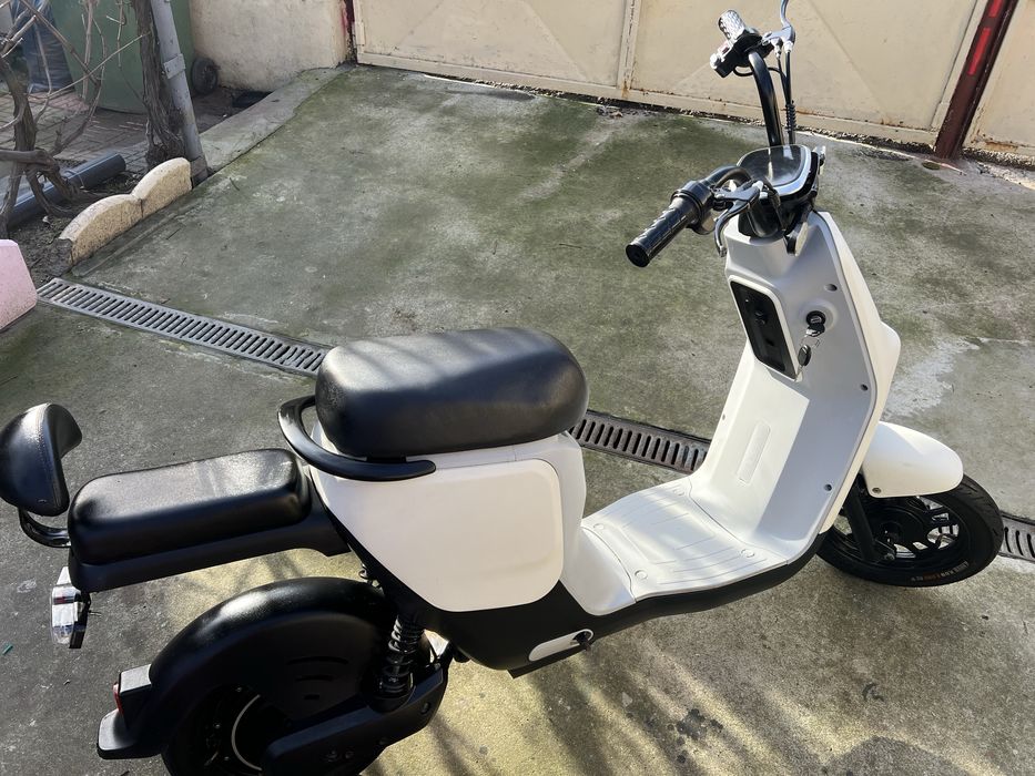 Bicicleta electrica Victoria cu acceleratie la mana
