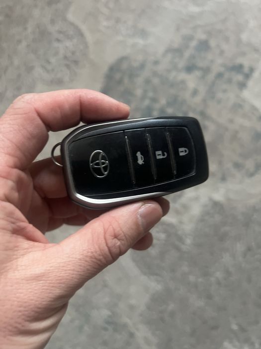 Ключ от тойота камри 55 2015 год