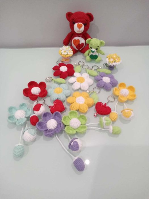 Ръчно изработени аксесоари за раници, чанти и ключове