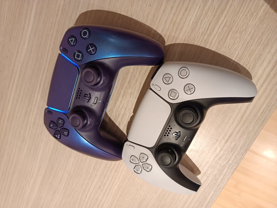 Ps5 Slim Edition 1 TB + 2 controllere+1 joc