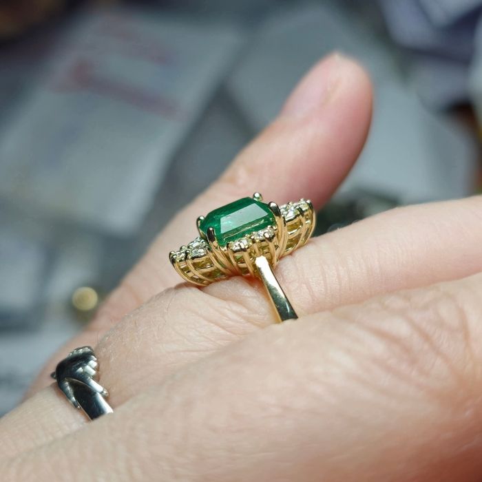 Inel aur galben 14K cu smarald natural Zambia & diamante – certificat