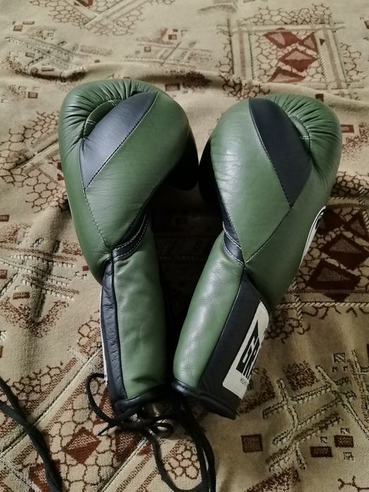 Боксеркие перчатки б/у