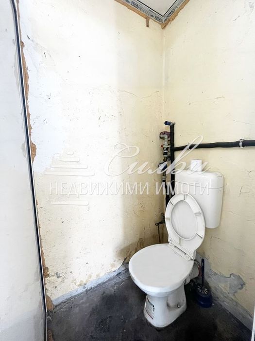 Дава се под наем Промишлена сграда в Шумен, Тракия - 176 кв.м за 520.2 € - Снимка #3