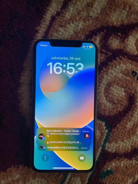 Iphone x holat ekran alshgan  xr yoki 11 ga obmen doplata kelshamz