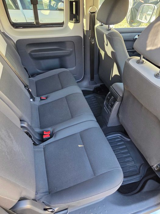 Volkswagen Caddy cu rampă handicap