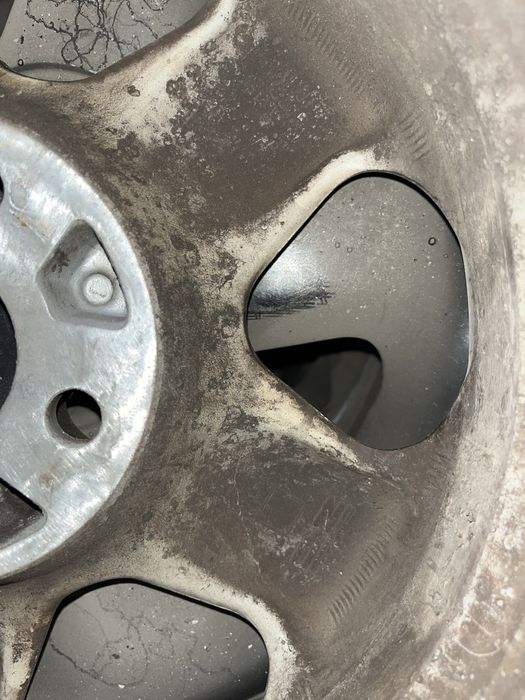 Джанти 15ки OZ от Алфа 145/6 със зимни гуми.