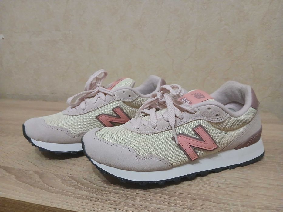 Дамски маратонки New Balance-нови,не са обувани нито веднъж.