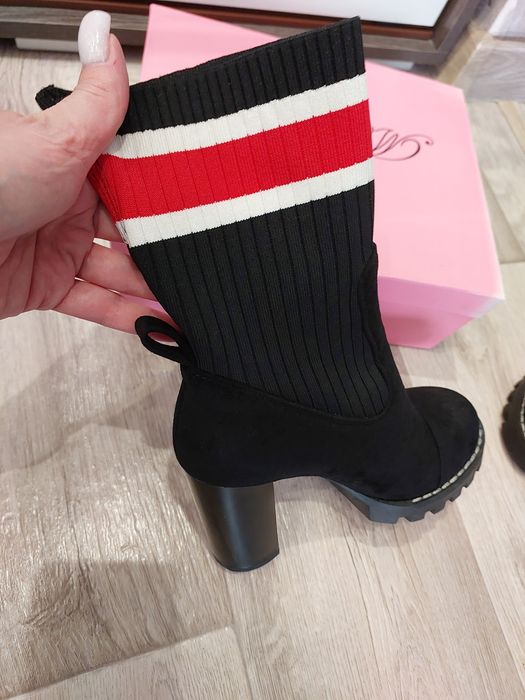 Продам новые замшевые ботильоны