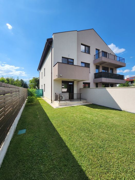 Apartament 3 camere Damaroaia 90mp + 100mp curte , 2 bai , totul nou , incalzire in pardosela , bloc 2026