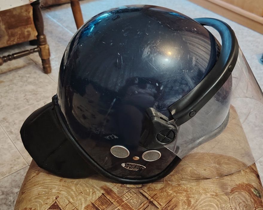 Каска със защита на врата