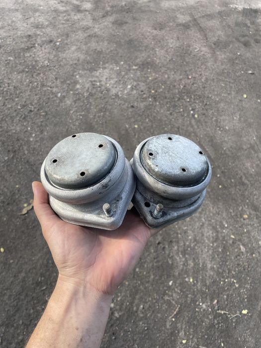 Подушка двигателя бмв Е38