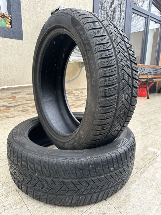 Vand 2 anvelope 245 45 r20 iarna ca noi Pirelli Scorpion