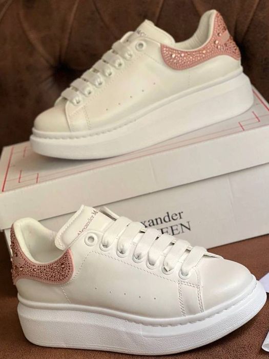 Adidasi dama Mcqueen