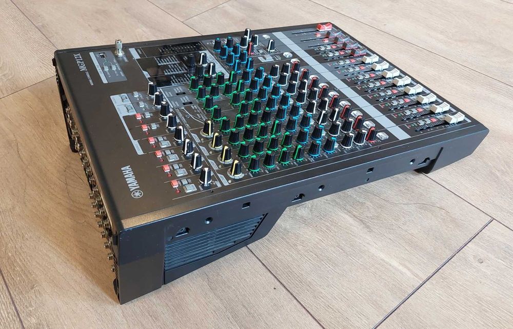 Mixer audio Yamaha MGP12X, ca Dynacord 1000, 1002, 1003