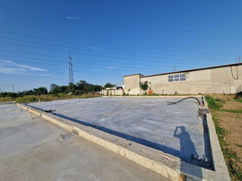 TEREN INDUSTRIAL de vânzare – 2.250 mp | Acces direct Șoseaua Olteniței | AUTORIZAȚIE P+1 până în 10.2027 | Utilități | FUNDAȚIE executată