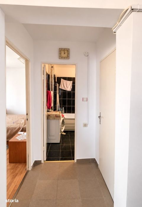 Apartament decomandat,Craiovița Nouă,centrală proprie,etaj intermediar