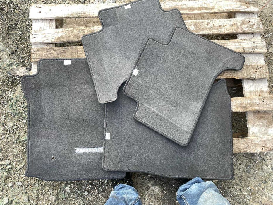 Текстилни Мокетни Стелки Toyota Land Cruiser Черно Оригинал