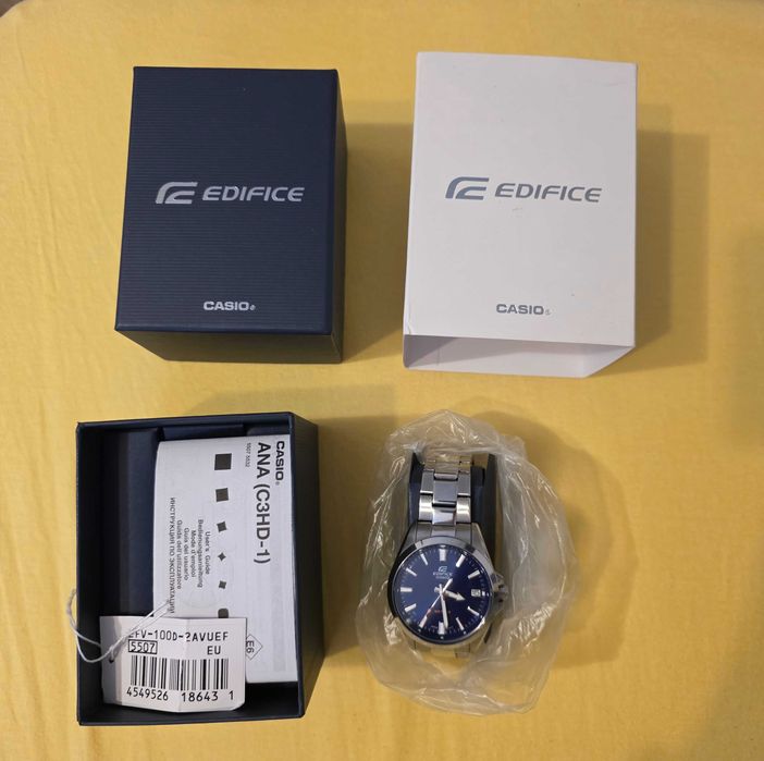 Ceas barbati Casio, quartz din otel inoxidabil, Argintiu/Albastru, impecabil, purtat o singura data.