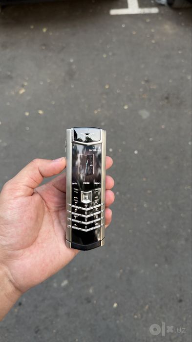 Vertu Signature.