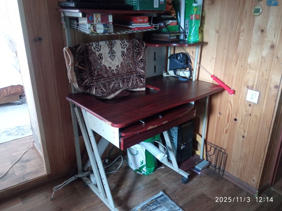 Продам стол компьютерный