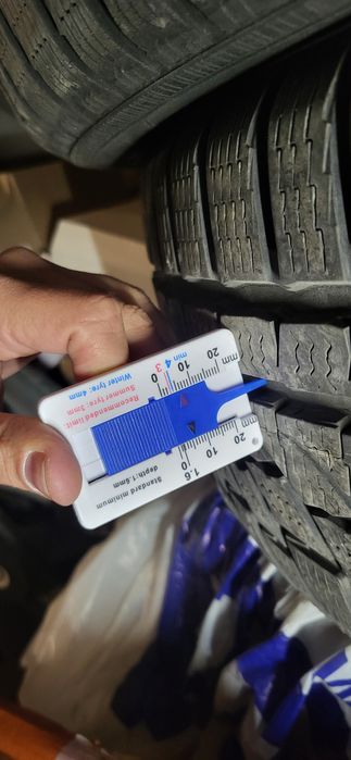 Зимни гуми Nokian 215/55/17 - 2бр.