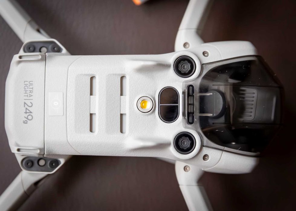 DJI Mini 4 Pro  (DJI RC 2) Stare impecabilă, 3 baterii, geantă