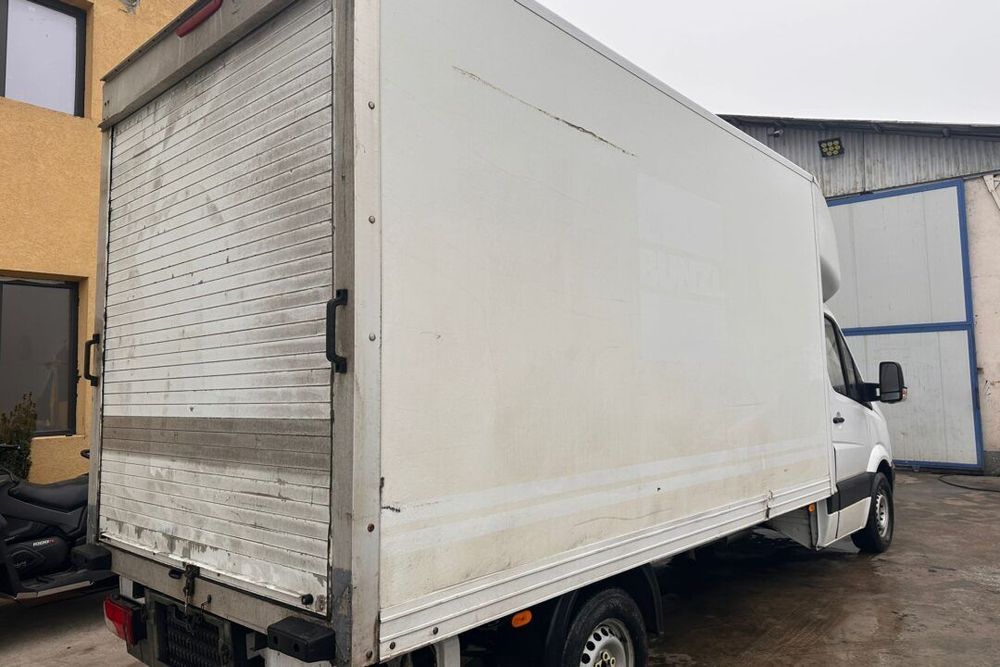 Cub Mercedes Sprinter lungime 4,1 m / lățime 2,1 m / înălțime 2,2 m